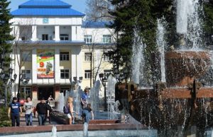 В Горно-Алтайске впервые после нынешней зимы запустили фонтан (фото)