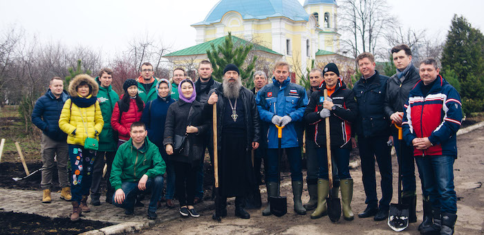 Саженцы алтайского кедра высадили в Москве