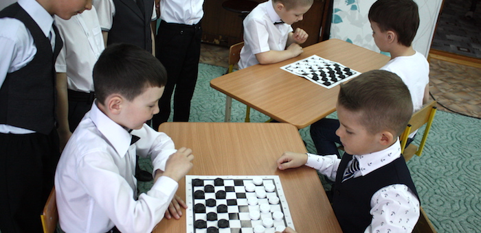 Более 180 детей участвуют в фестивале по шашкам в Горно-Алтайске