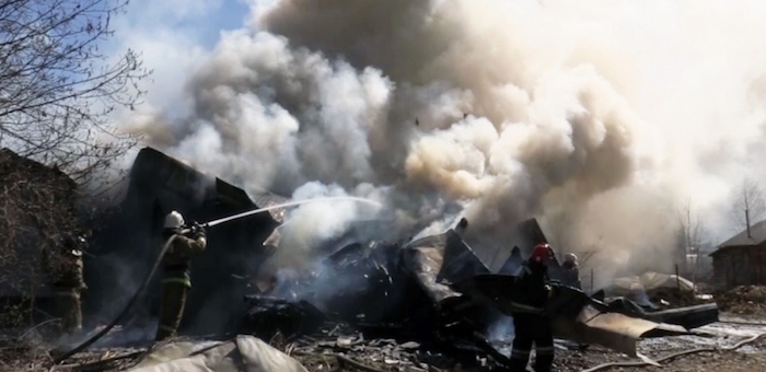В Каясе из-за включенного в сеть зарядного устройства произошел крупный пожар (видео)