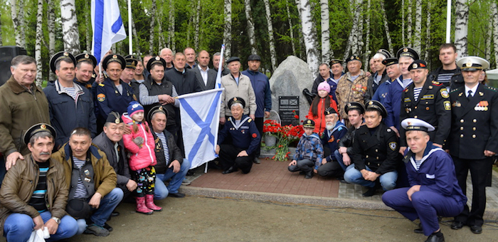 В Горно-Алтайске открыли памятник морякам и морским пехотинцам (фото)