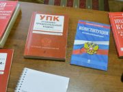 Найдена мать новорожденного ребенка, которая бросила младенца на крыльце дома