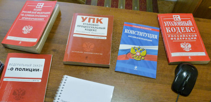 Найдена мать новорожденного ребенка, которая бросила младенца на крыльце дома