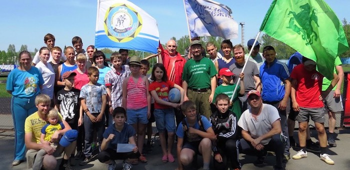 Трезвая пробежка в Майме: богатырские игры, купание в фонтане и борьба с пьянством