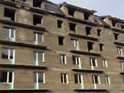 Вместо добросовестных дольщиков дом на улице Строителей заселяют бомжи