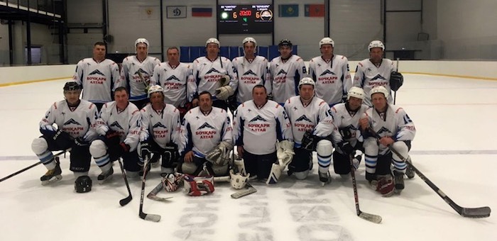 Горно-алтайские хоккеисты приняли участие в турнире любительских команд России