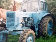В Усть-Канском районе брат высокопоставленного чиновника наехал на тракторе на фермера