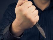 Мужчина напал с ножом на горожанина за то, что тот познакомился с его девушкой