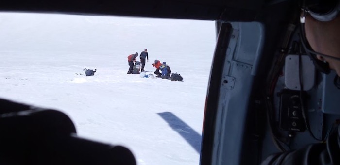 Спасатели эвакуировали с Белухи заболевшего туриста