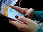 Женщина лишилась денег, установив на смартфон вредоносную программу