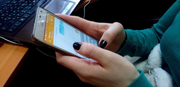 Женщина лишилась денег, установив на смартфон вредоносную программу
