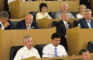 Как депутаты одобрили отчет о работе правительства