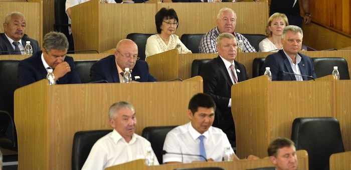 Как депутаты одобрили отчет о работе правительства
