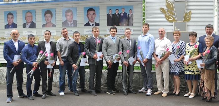В Горно-Алтайске обновили спортивную доску почета