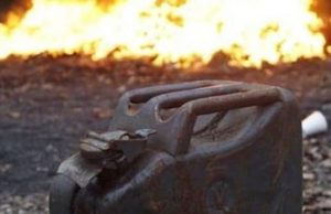 В Яконуре молодожен облил супругу бензином и поджег ее
