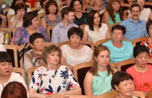 Лучшие врачи Республики Алтай получили награды и почетные звания