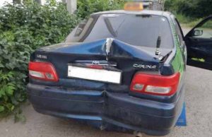 Вот и отдохнули… Девушка разбила автомобиль уснувших на берегу знакомых