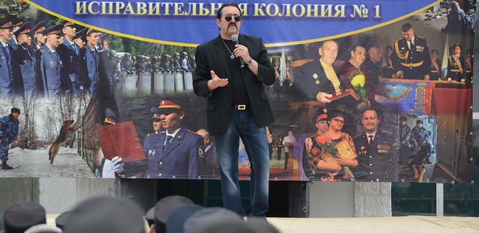 В колонии строгого режима выступил Владимир Ждамиров