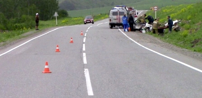 Два человека пострадали в автомобильных авариях на Алтае