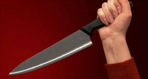 Молодая женщина ударила супруга ножом и сама вызвала «скорую»