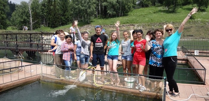 Студенты ловили на «Алтай-Resort» лягушек и ящериц
