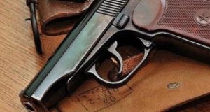 В Верх-Уймоне полицейский прострелил ноги пьяному дебоширу