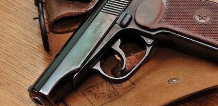 В Верх-Уймоне полицейский прострелил ноги пьяному дебоширу