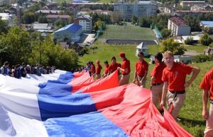 В Горно-Алтайске День государственного флага отметили восхождением на Тугаю
