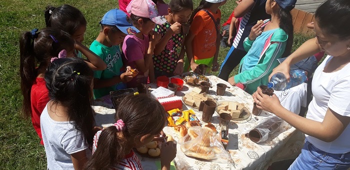 Для детей с чабанских стоянок организовали передвижной детский сад