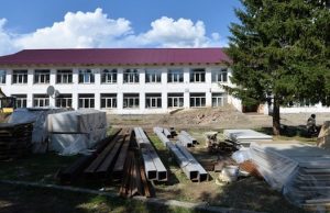 Глава республики проинспектировал строительство школы в Амуре