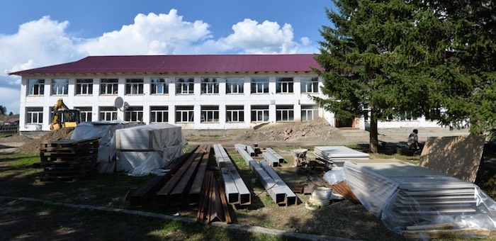 Глава республики проинспектировал строительство школы в Амуре
