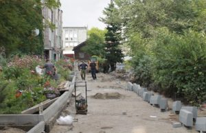 Начались работы по благоустройству дворовых территорий в Горно-Алтайске