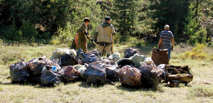 «Алтай Пэлас» провел субботник в окрестностях Акташа