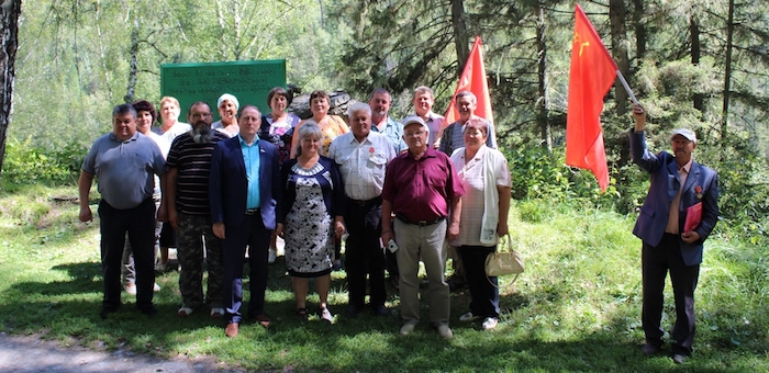Отголоски гражданской. В Катанде отреставрировали памятник красному командиру