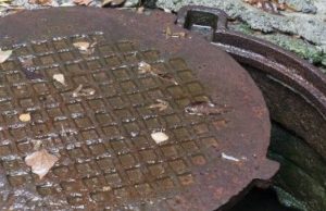 Двое мужчин погибли в канализационном колодце в Майме