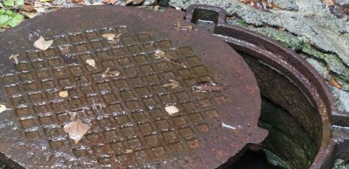 Двое мужчин погибли в канализационном колодце в Майме