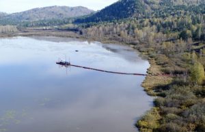 На Манжерокском озере идут работы по очистке и реабилитации водоема