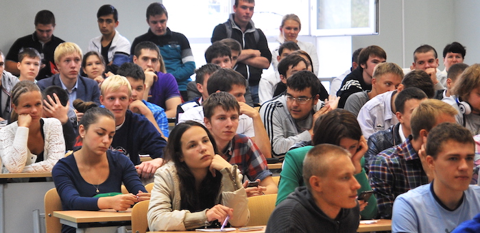 Почти 2 тыс. первокурсников приступили к занятиям в Горно-Алтайске