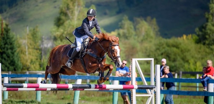 В Горно-Алтайске прошло открытое первенство по конкуру