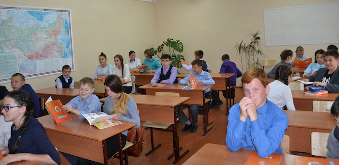 Энергетики в роли майминских учителей