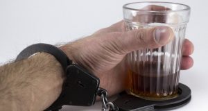 Мужчина едва не лишился жизни из-за отказа выпить с жителем Кокори