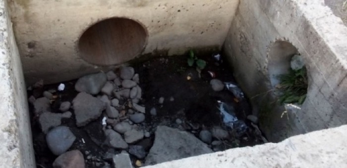 Следователи проверят обстоятельства попадания ребенка в трубу «ливневки»