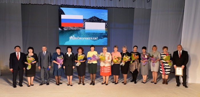 День учителя отметили в Горно-Алтайске (фоторепортаж)