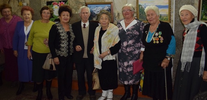 В Горно-Алтайске торжественно открыли месячник пожилого человека