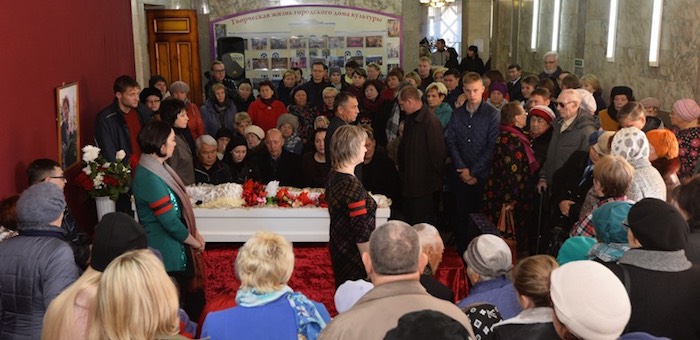 Тысячи человек пришли проститься с Неллей Табакаевой