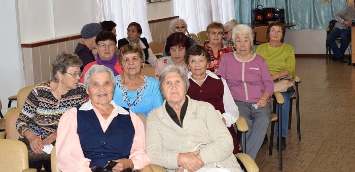 В Горно-Алтайске прошла караоке-вечеринка для пенсионеров