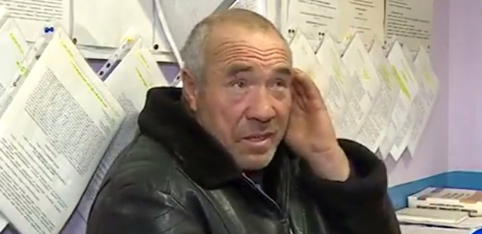 Потерявший память житель Горного Алтая поселился в самодельной хижине в Новосибирске