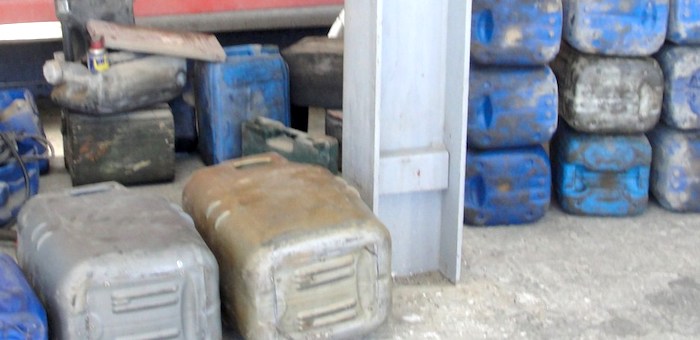 Контрабандист пытался провезти товары из Монголии в канистрах