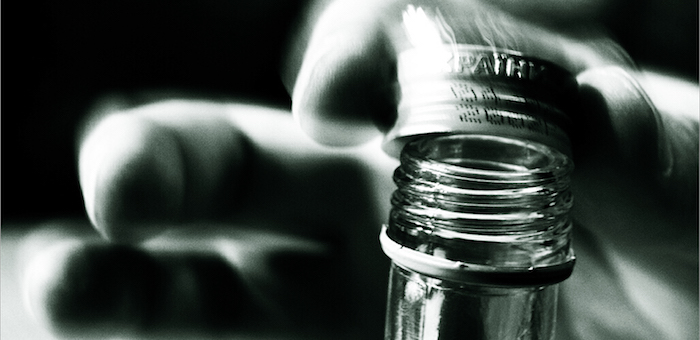 Пьяный мужчина чуть не убил жену и маленького сына