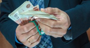 Главе Чойского района Борисову инкриминируют 8 млн рублей